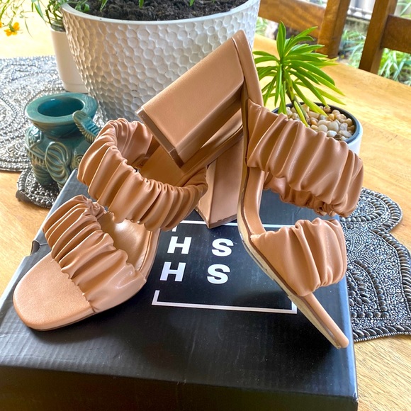 ShuShop Shoes - 🔥the cutest little pumps!🔥